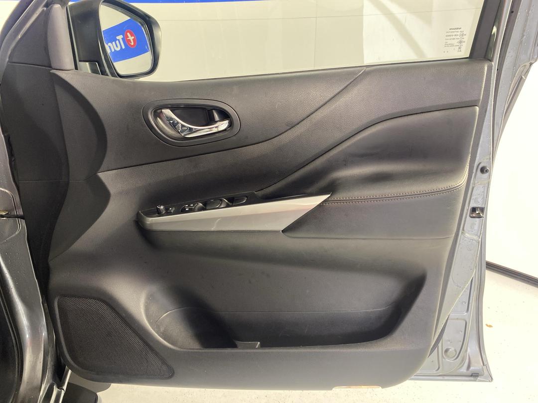 Photo '15' of Nissan Navara