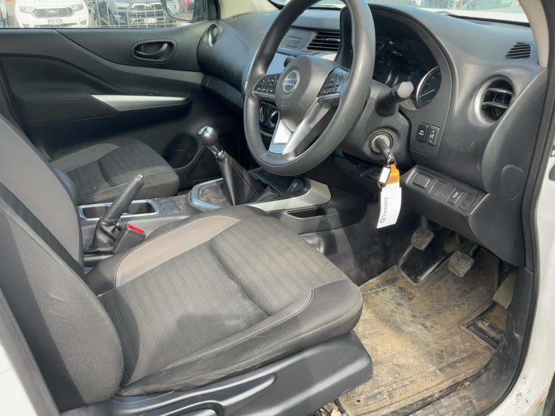 Photo '12' of Nissan Navara SL