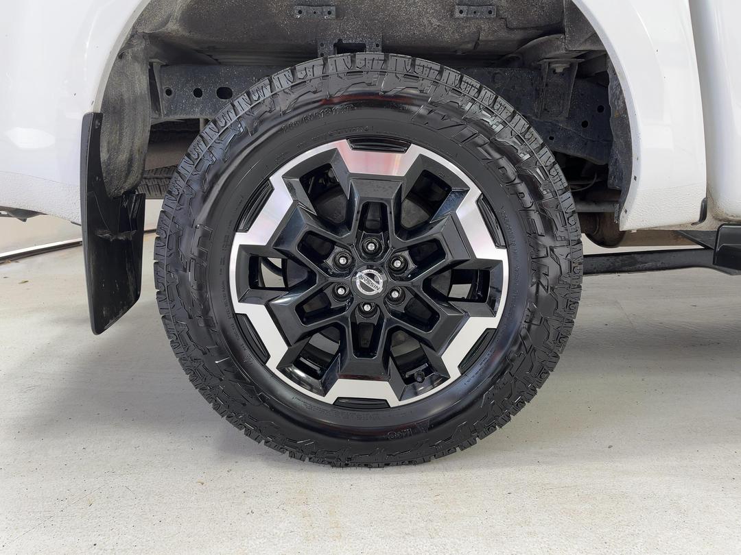 Photo '12' of Nissan Navara