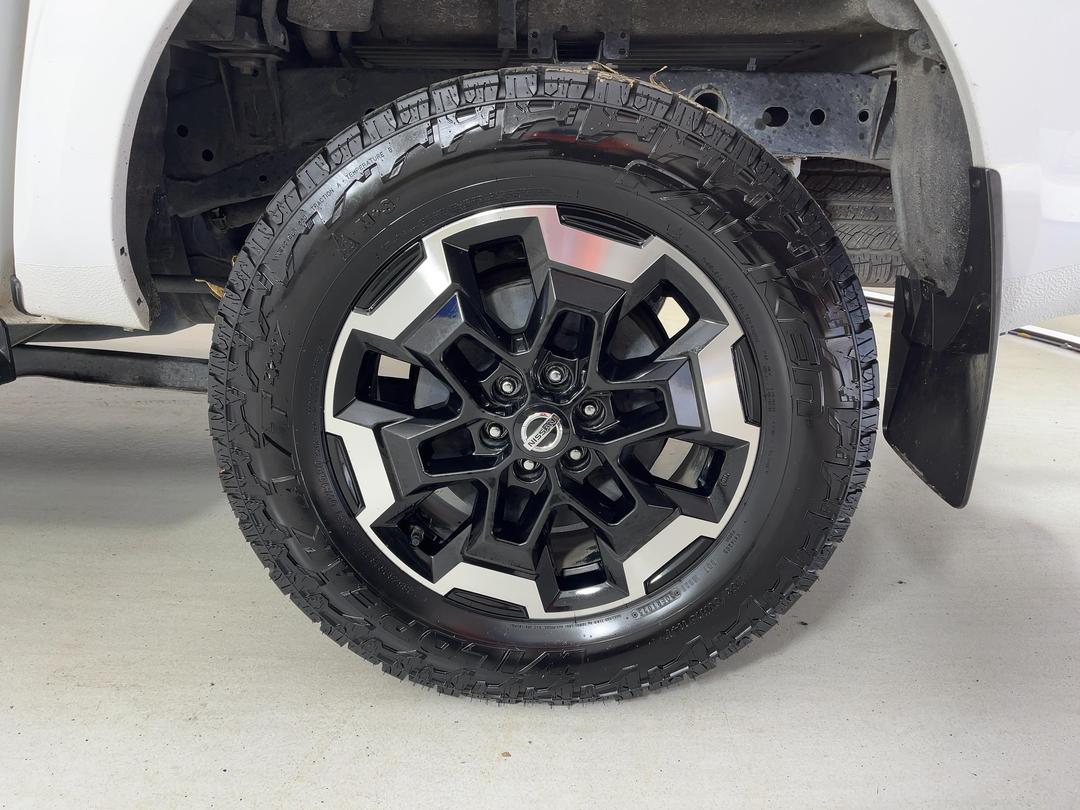 Photo '11' of Nissan Navara