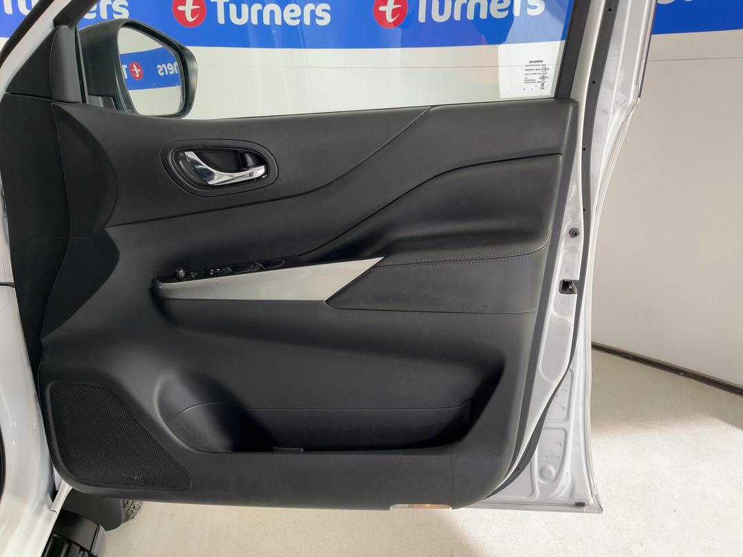 Photo '15' of Nissan Navara