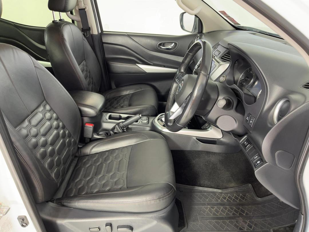 Photo '16' of Nissan Navara