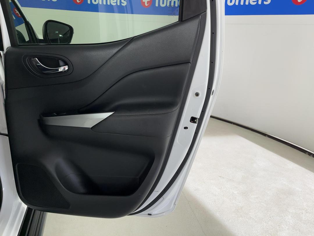 Photo '19' of Nissan Navara