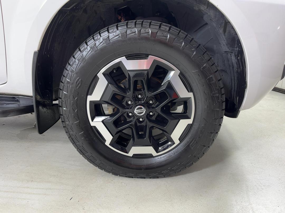 Photo '9' of Nissan Navara