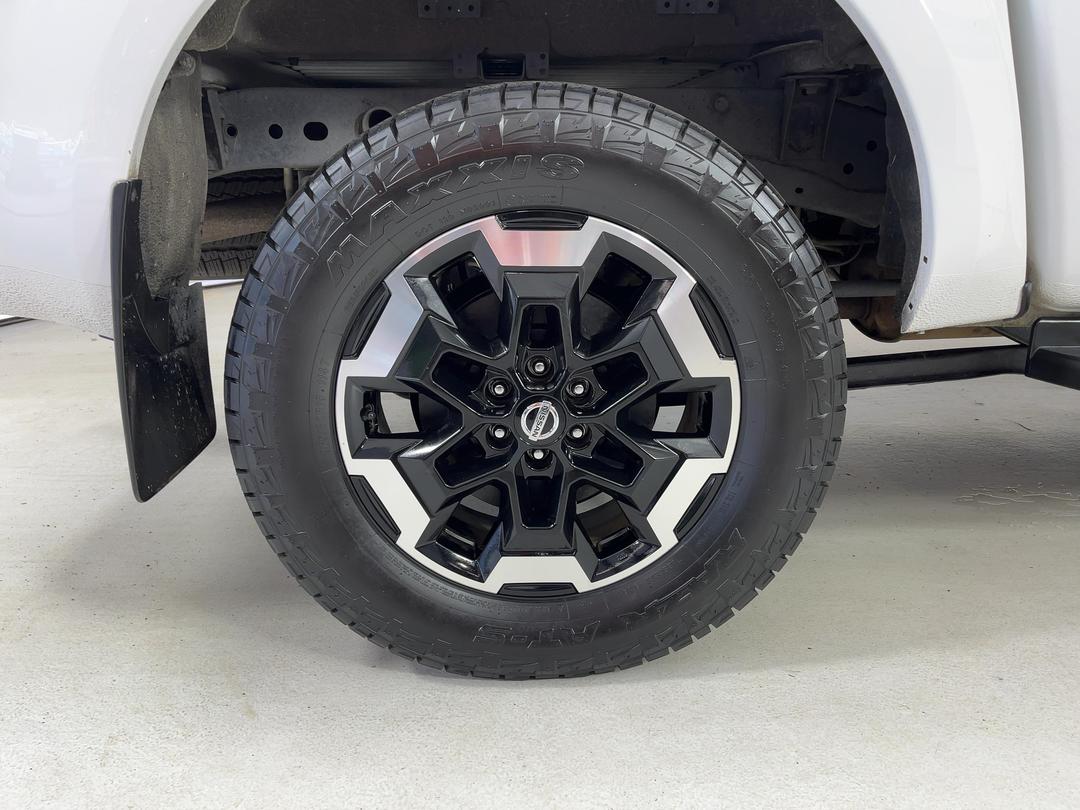 Photo '12' of Nissan Navara