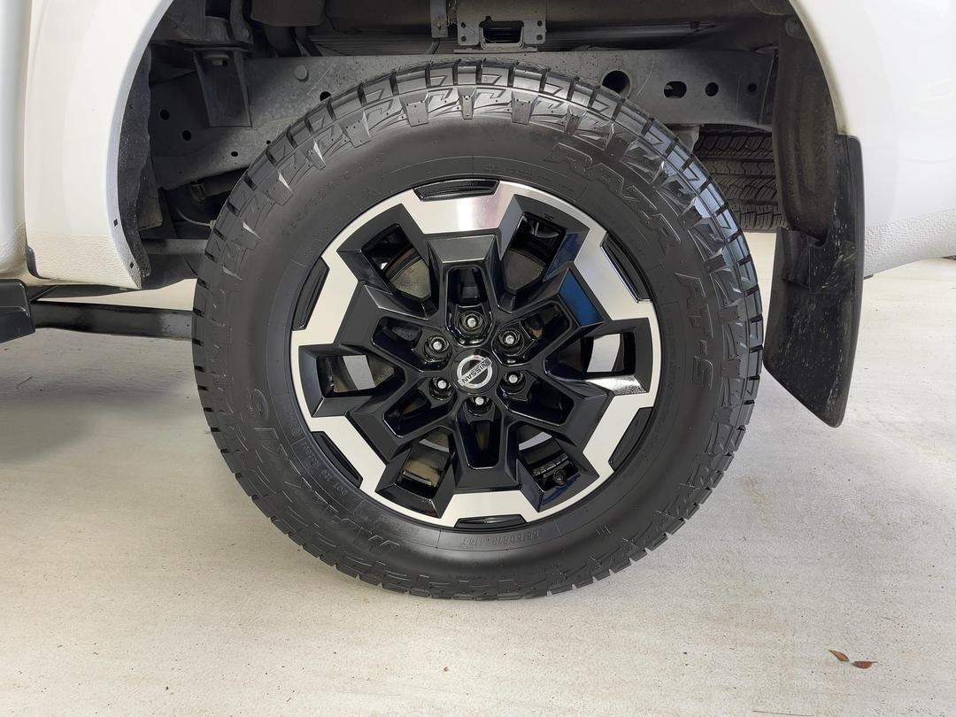 Photo '11' of Nissan Navara