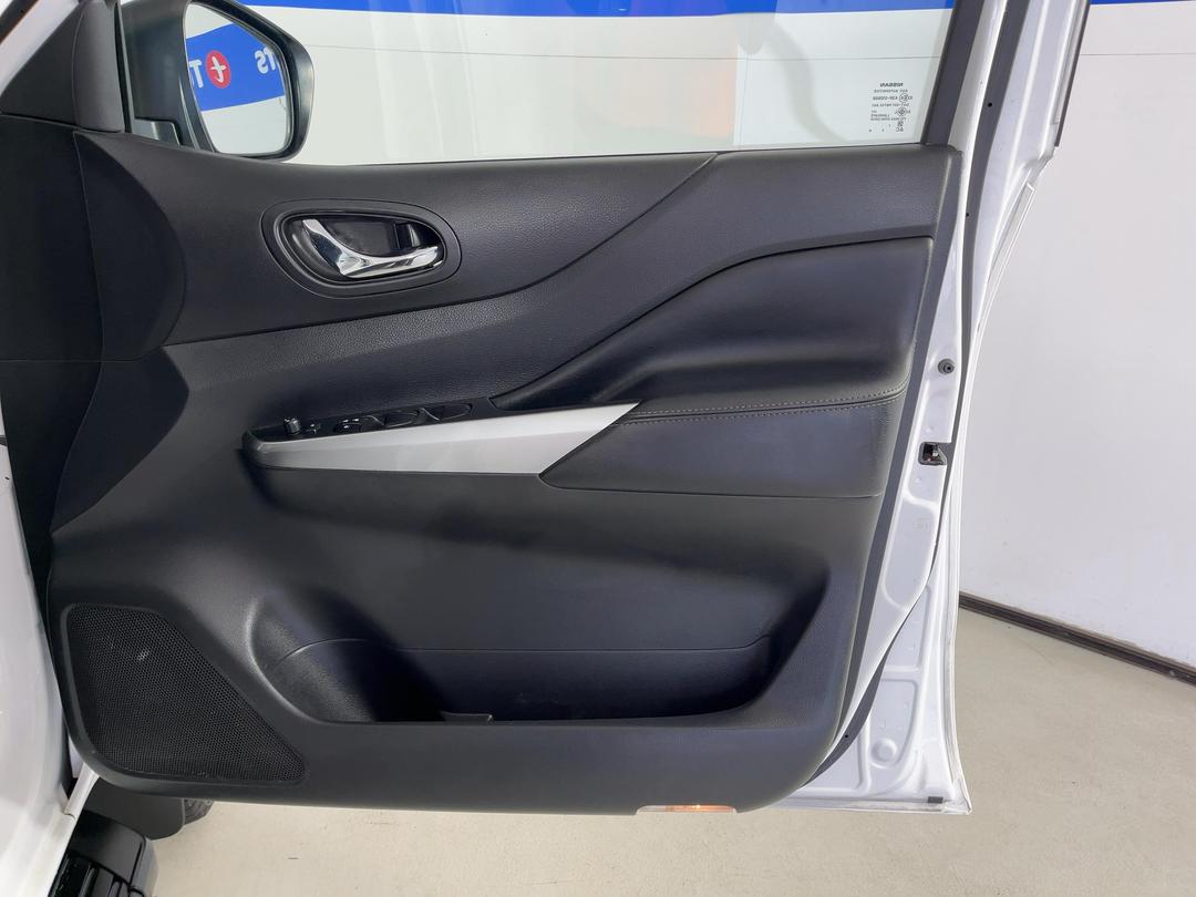 Photo '15' of Nissan Navara