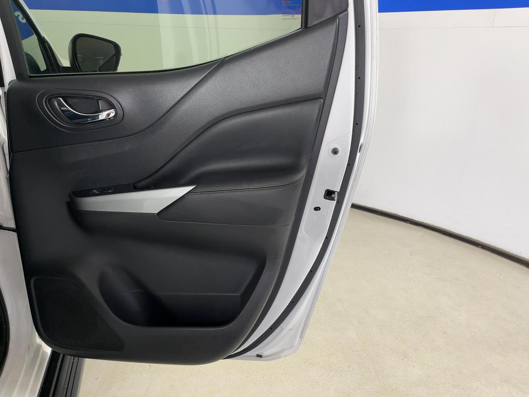 Photo '19' of Nissan Navara