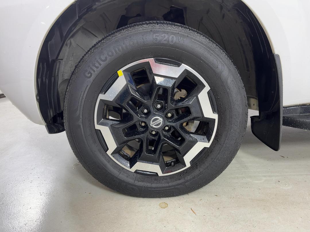 Photo '10' of Nissan Navara