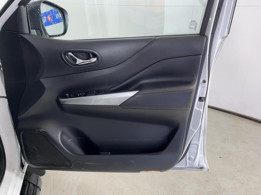 Photo '15' of Nissan Navara