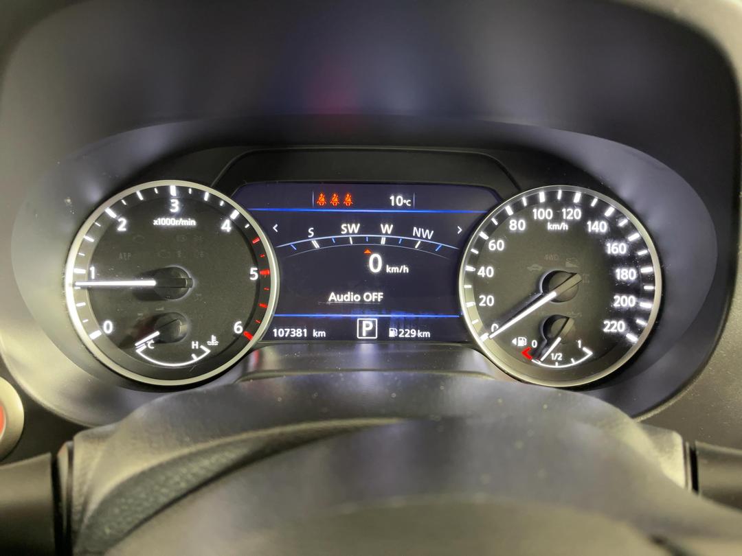 Photo '21' of Nissan Navara