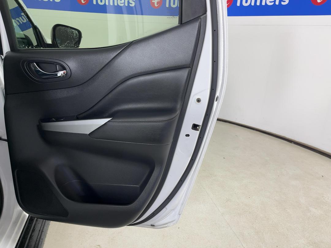 Photo '19' of Nissan Navara