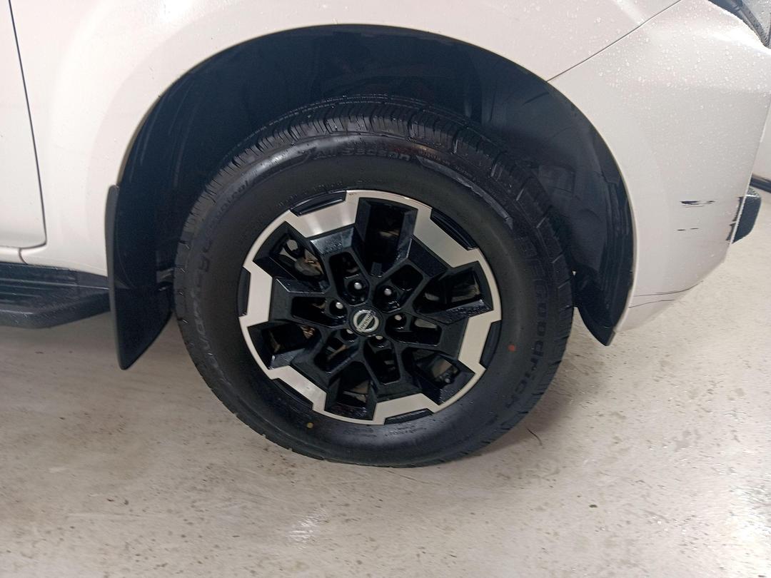 Photo '9' of Nissan Navara