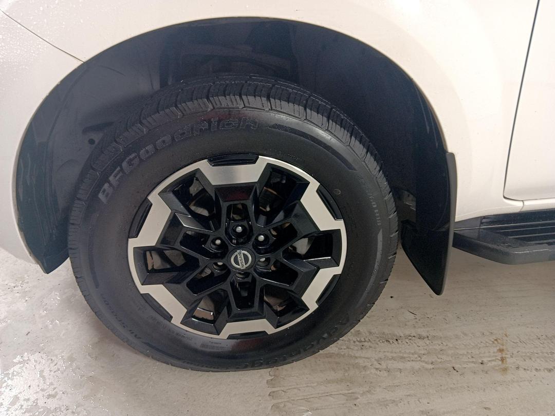 Photo '10' of Nissan Navara