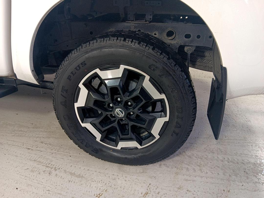 Photo '11' of Nissan Navara