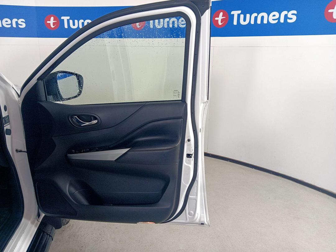 Photo '15' of Nissan Navara