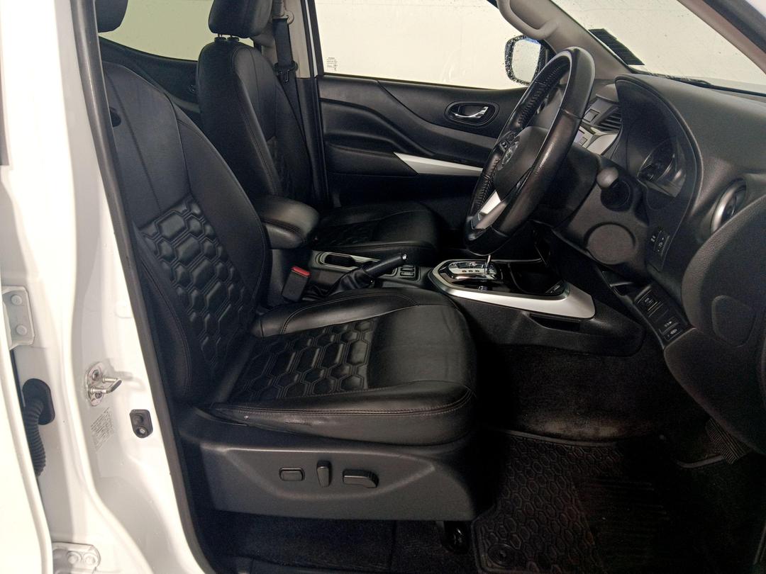 Photo '16' of Nissan Navara