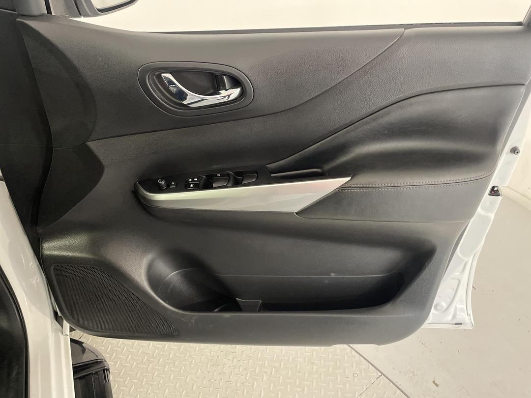 Photo '15' of Nissan Navara