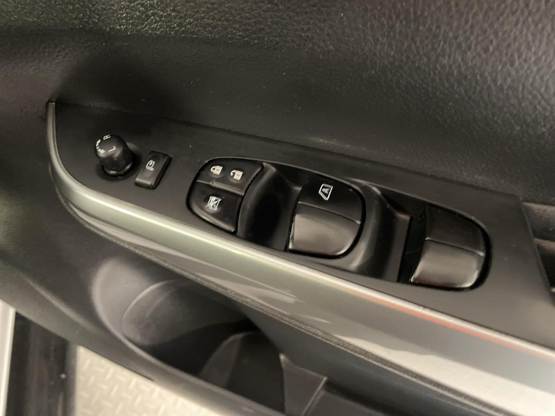 Photo '24' of Nissan Navara