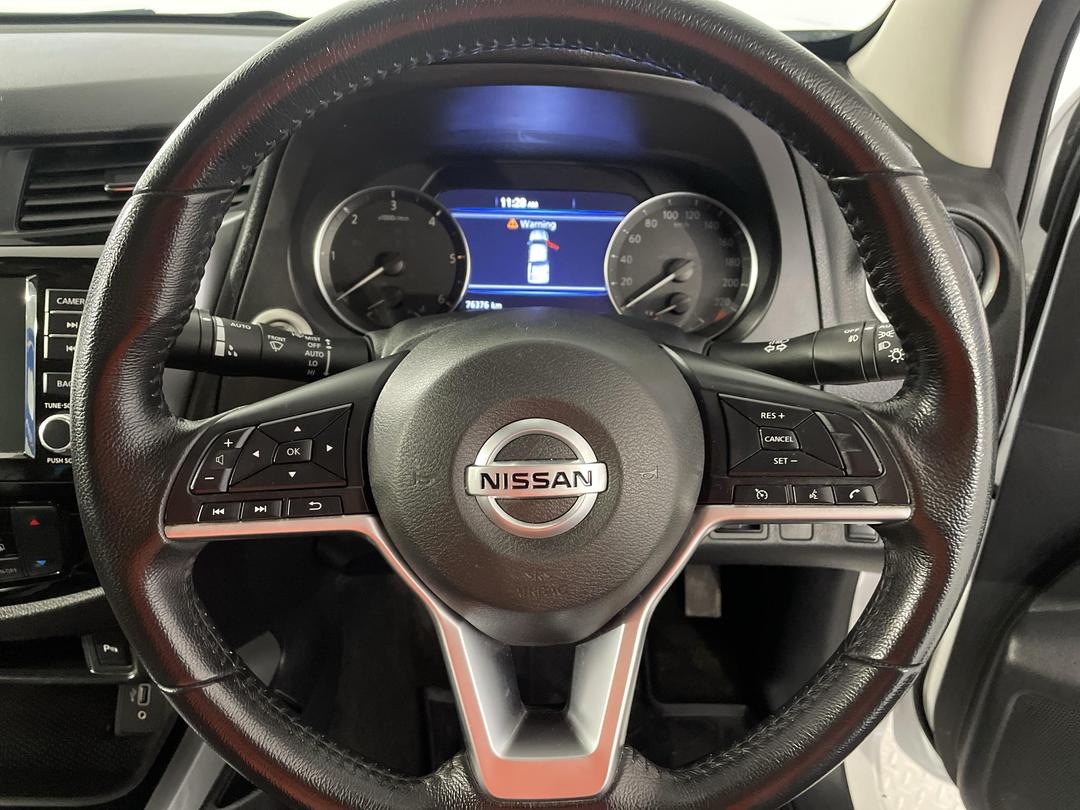 Photo '28' of Nissan Navara