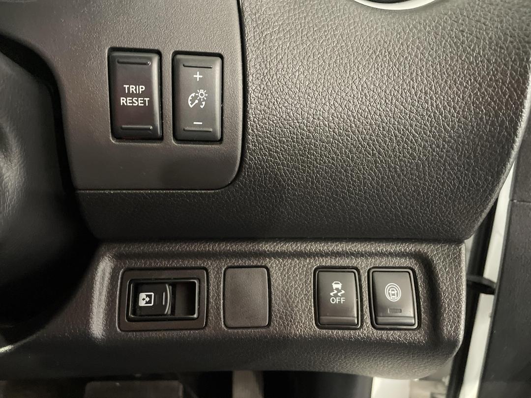 Photo '25' of Nissan Navara