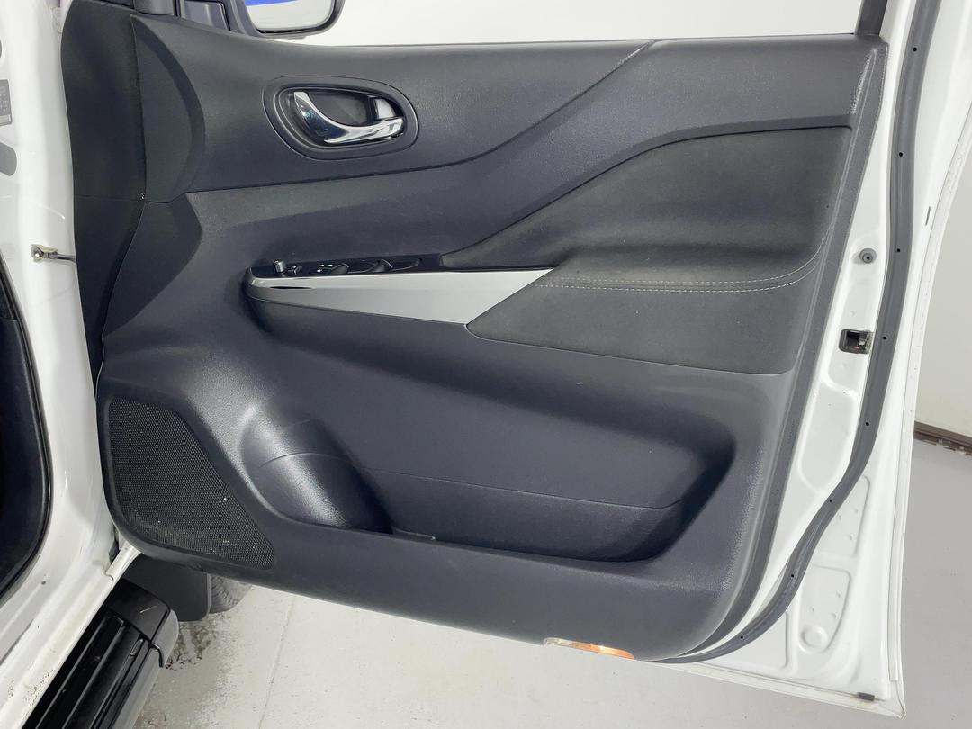 Photo '15' of Nissan Navara
