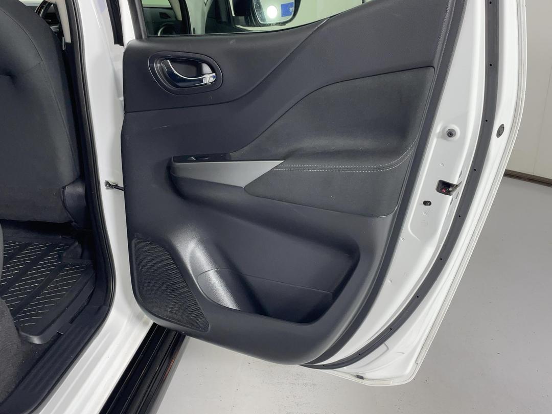 Photo '19' of Nissan Navara
