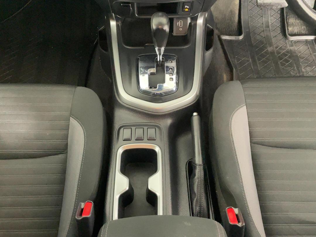 Photo '18' of Nissan Navara