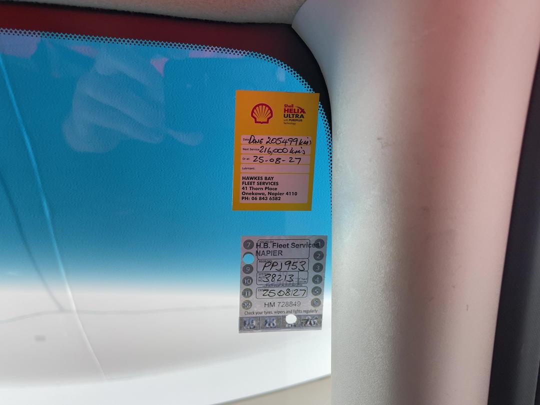 Photo '25' of Nissan Navara