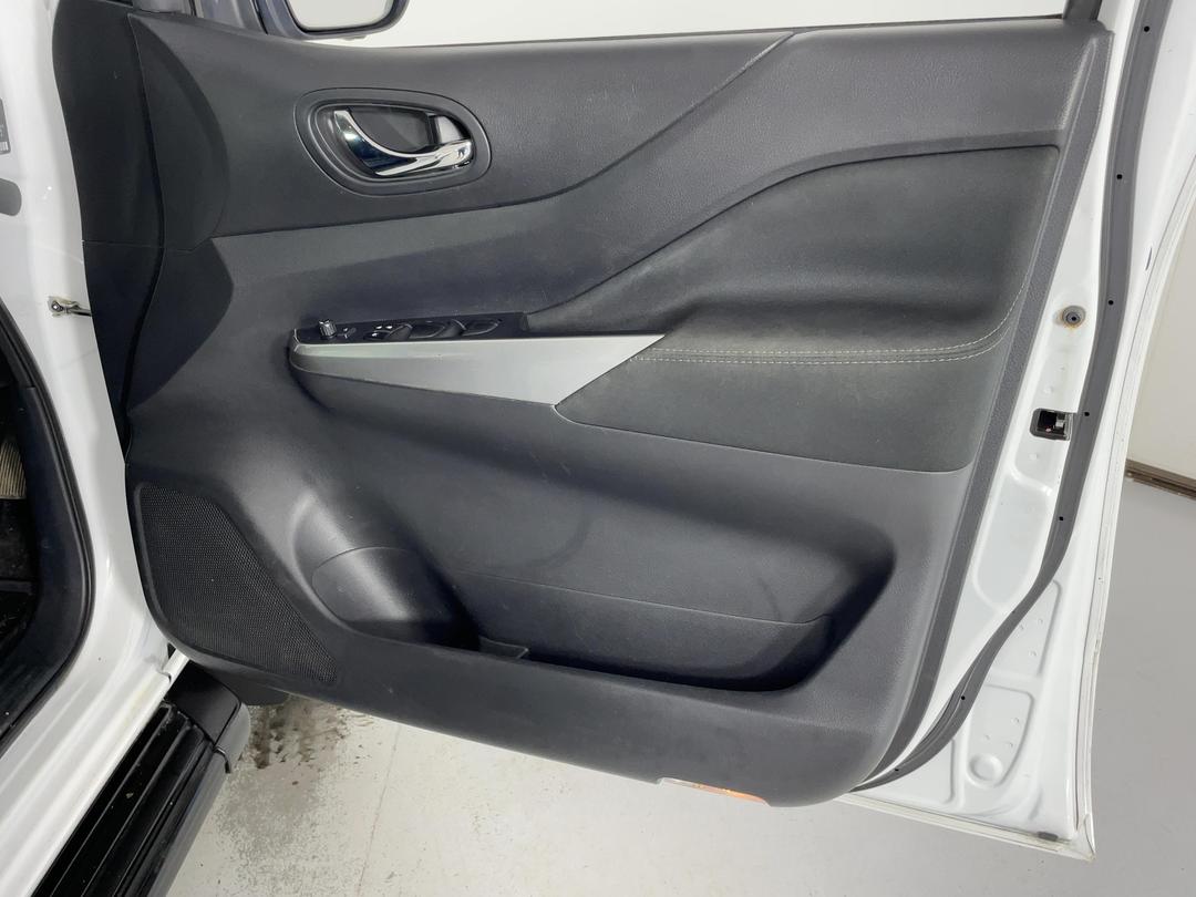 Photo '15' of Nissan Navara