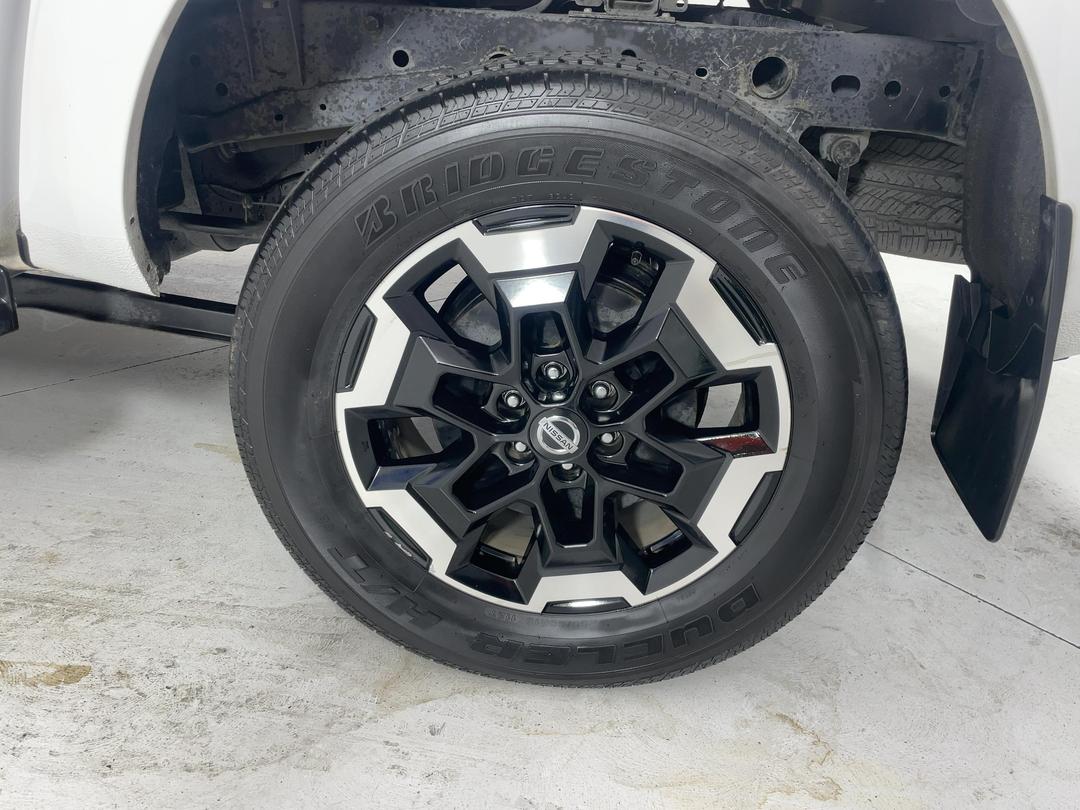 Photo '11' of Nissan Navara