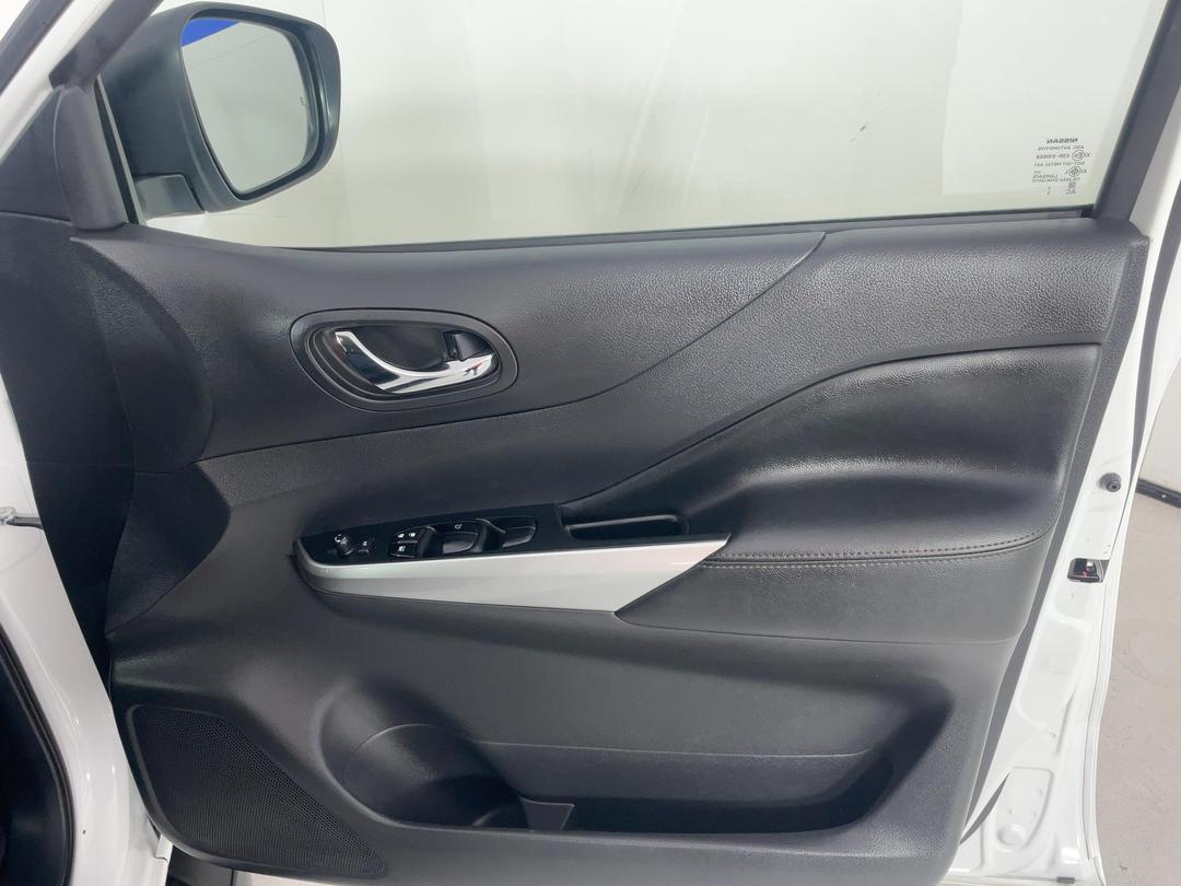 Photo '15' of Nissan Navara