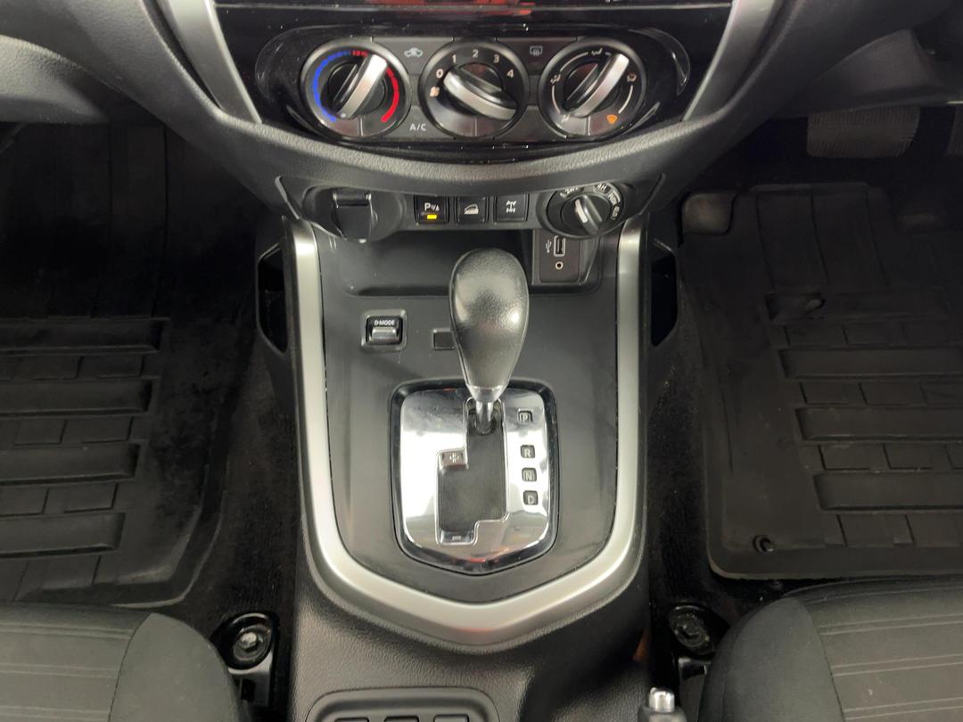 Photo '18' of Nissan Navara