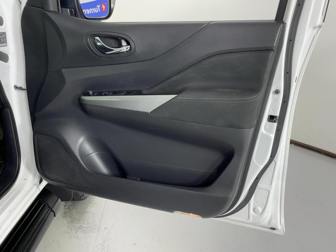 Photo '15' of Nissan Navara
