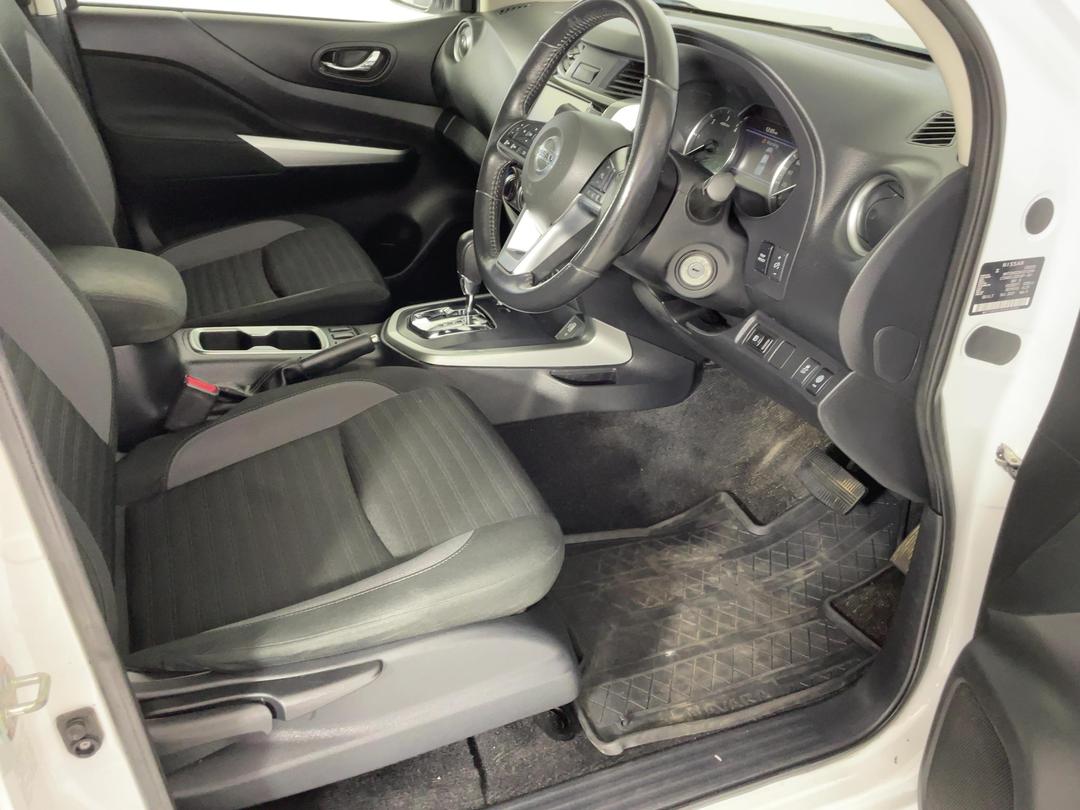 Photo '16' of Nissan Navara