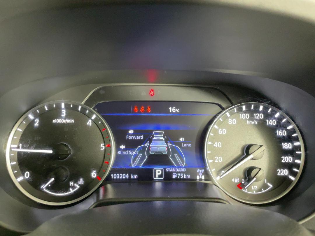 Photo '21' of Nissan Navara