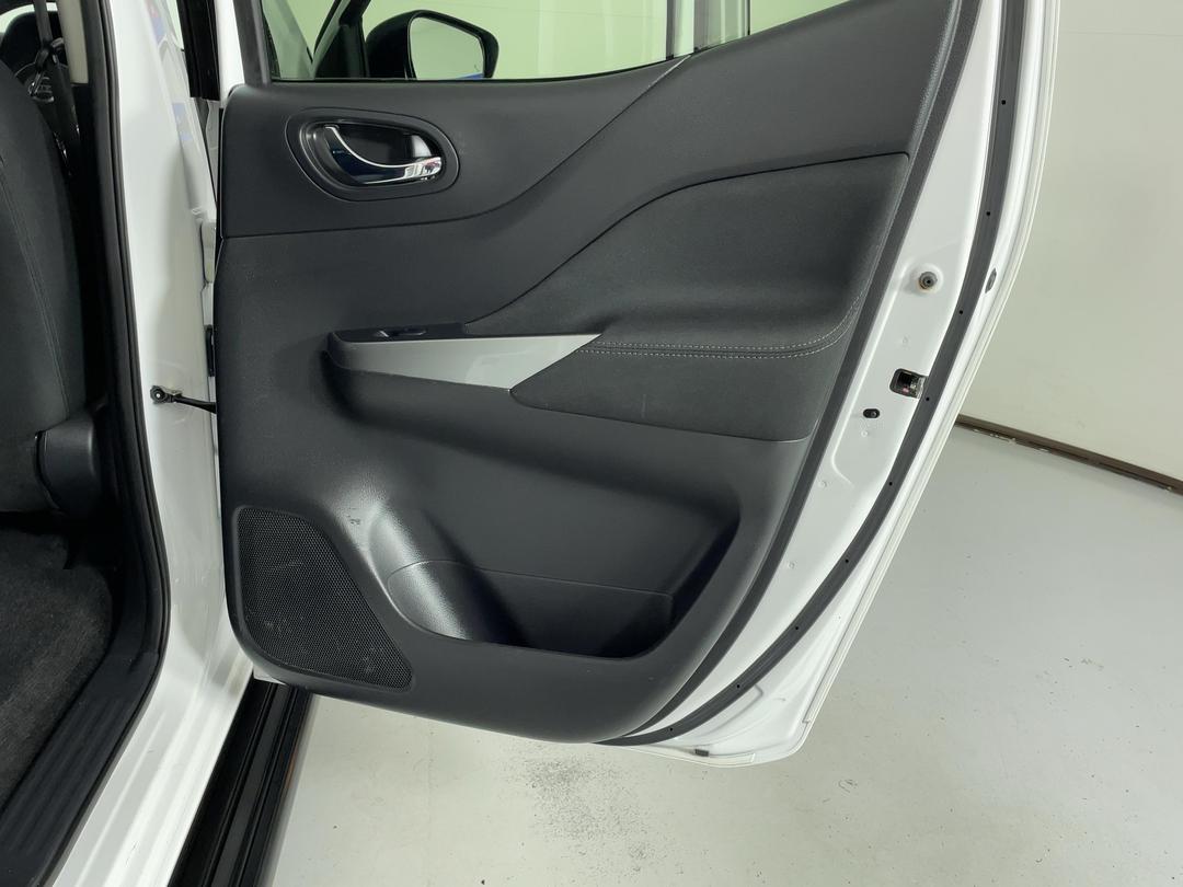 Photo '19' of Nissan Navara