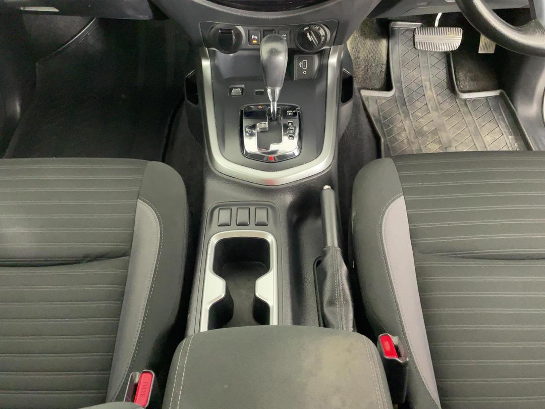 Photo '18' of Nissan Navara