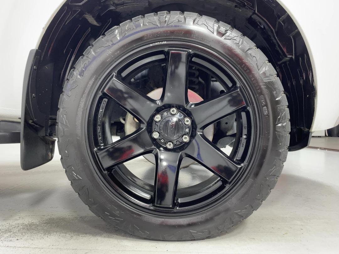 Photo '9' of Nissan Navara