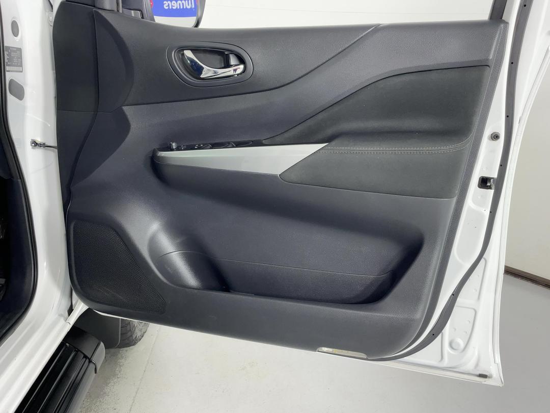 Photo '15' of Nissan Navara