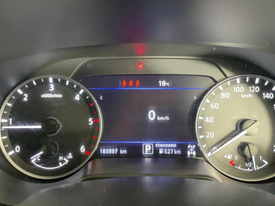 Photo '21' of Nissan Navara