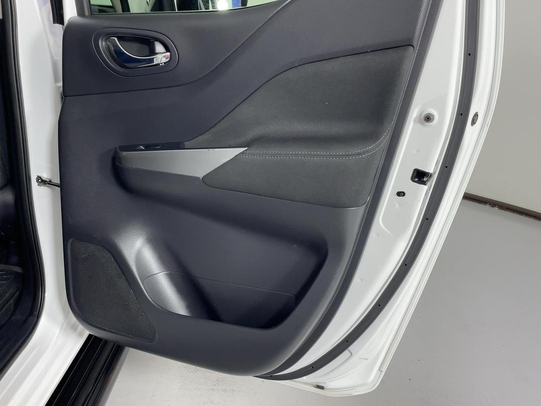 Photo '19' of Nissan Navara