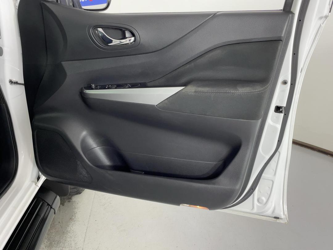 Photo '15' of Nissan Navara