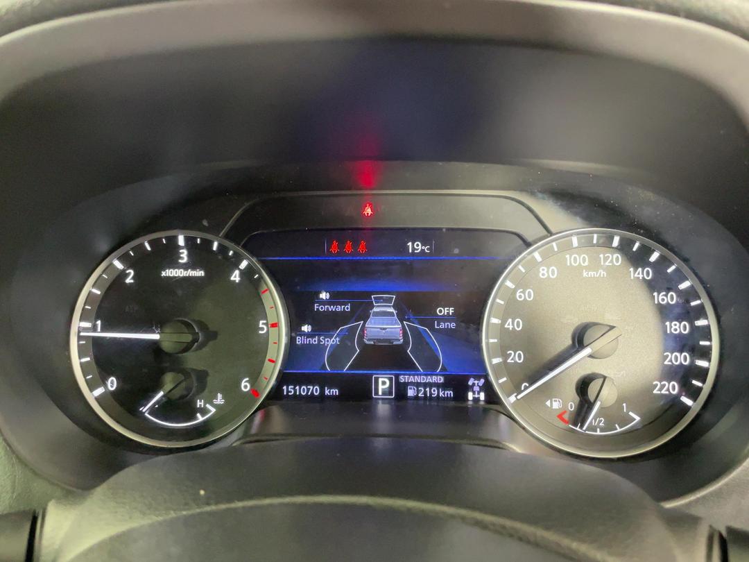 Photo '21' of Nissan Navara