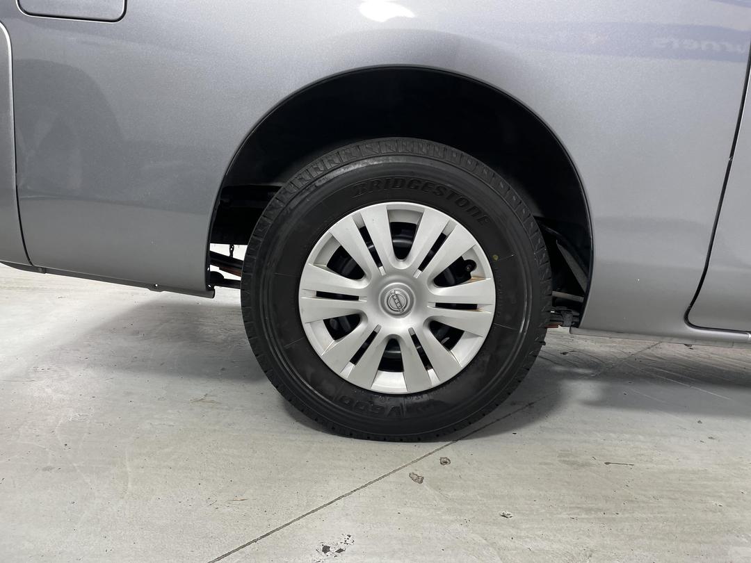 Photo '12' of Nissan NV350