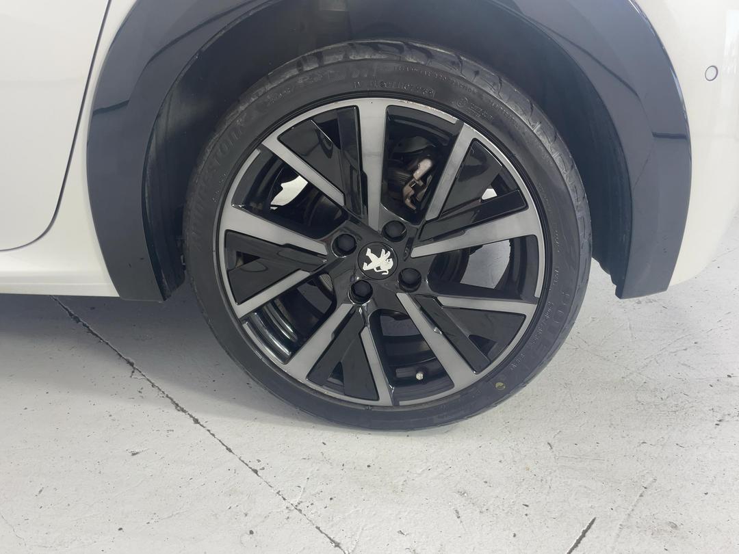 Photo '11' of Peugeot 208