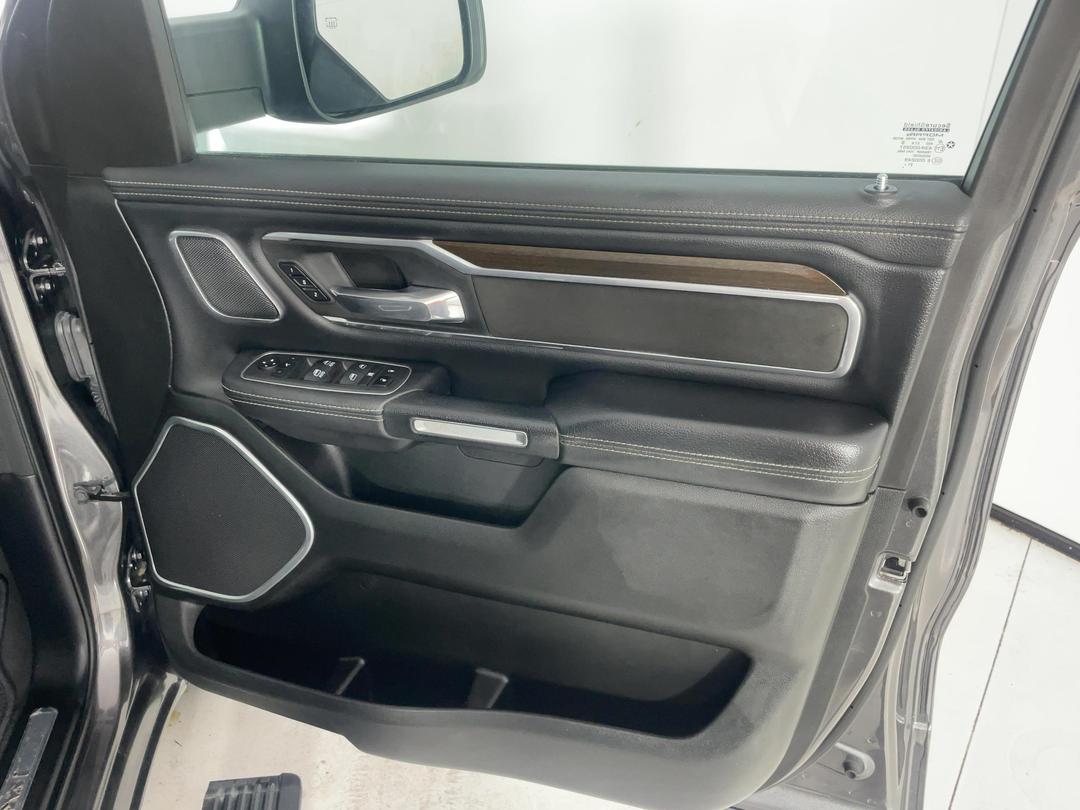 Photo '15' of RAM 1500