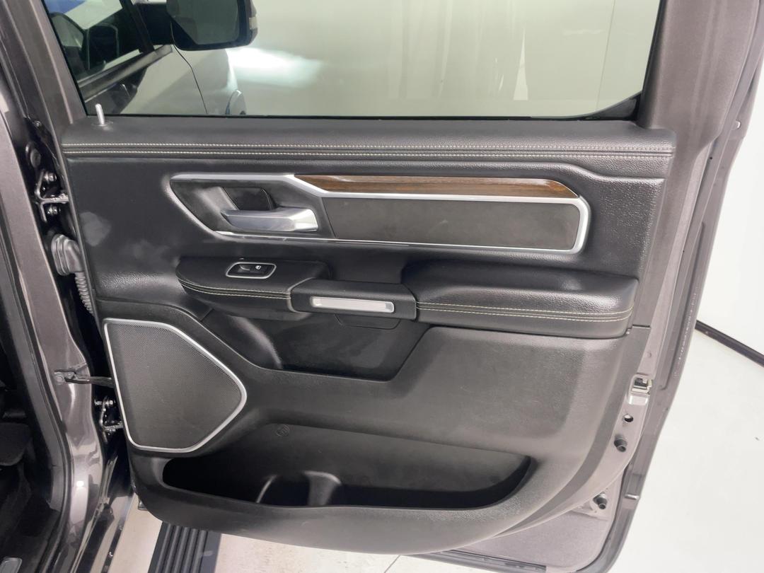 Photo '19' of RAM 1500