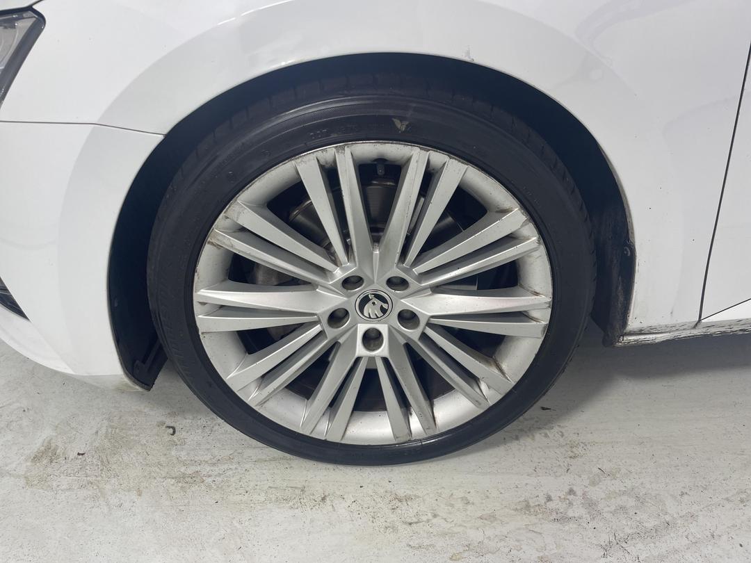 Photo '10' of Skoda Superb