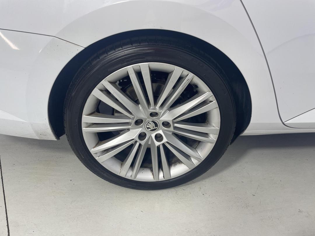 Photo '12' of Skoda Superb